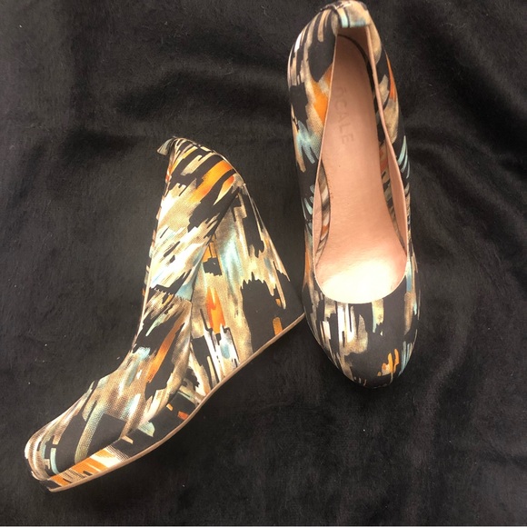 LOCALE 4” sz37 comfy wedge - Picture 2 of 6